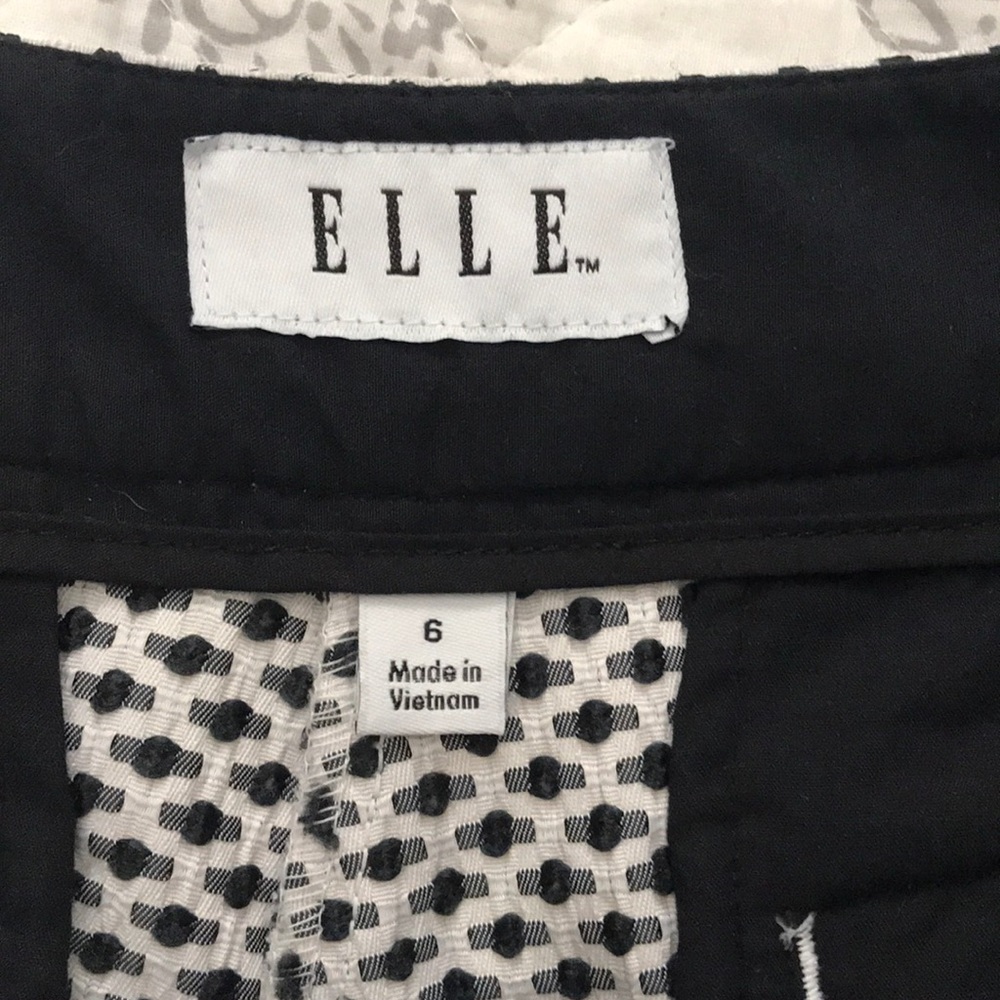 ELLE petal shorts - Picture 3 of 3